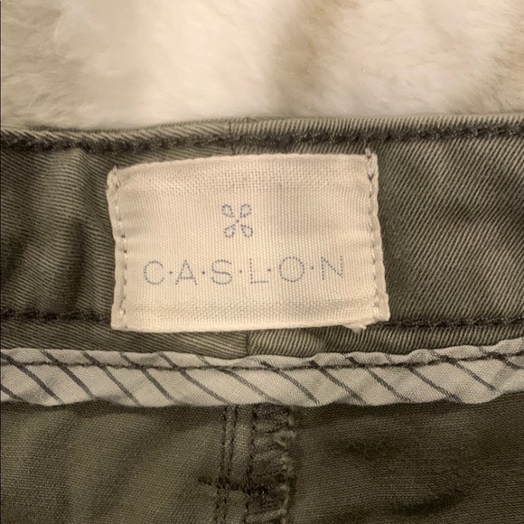 Green Cargo Shorts with Relaxed Fit and Belt Loops - Picture 2 of 4